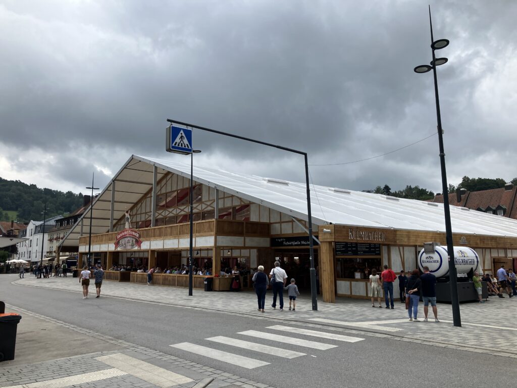 Festzelt auf dem Marktplatz in Kulmbach (Bild: Klaus Dapp)