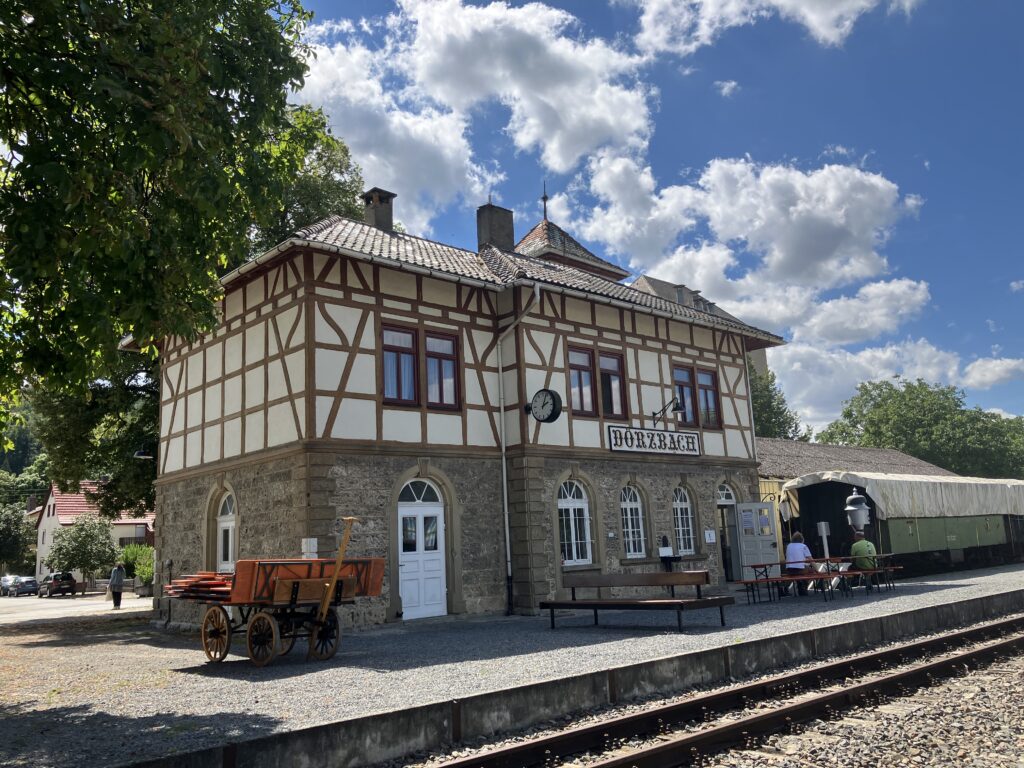 Bahnhofsgebäude Dörzbach (Bild: Klaus Dapp)