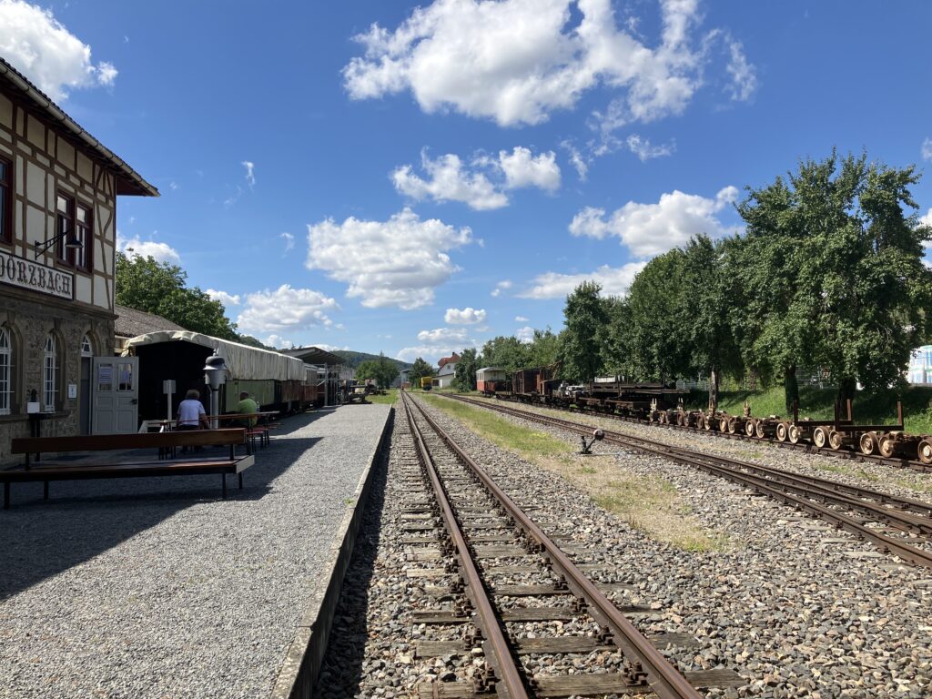 Bahnhof Dörzbach mit wiederhergestellten Gleisen (Bild: Klaus Dapp)