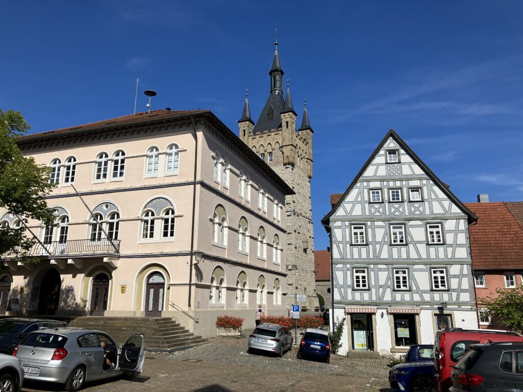 Bad Wimpfen - Rathaus und Blauer Turm (Bild: Klaus Dapp)